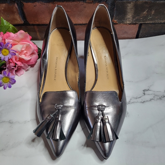 Banana Republic Metallic Gun Metal Gray Tasseled Heels - Picture 3 of 13